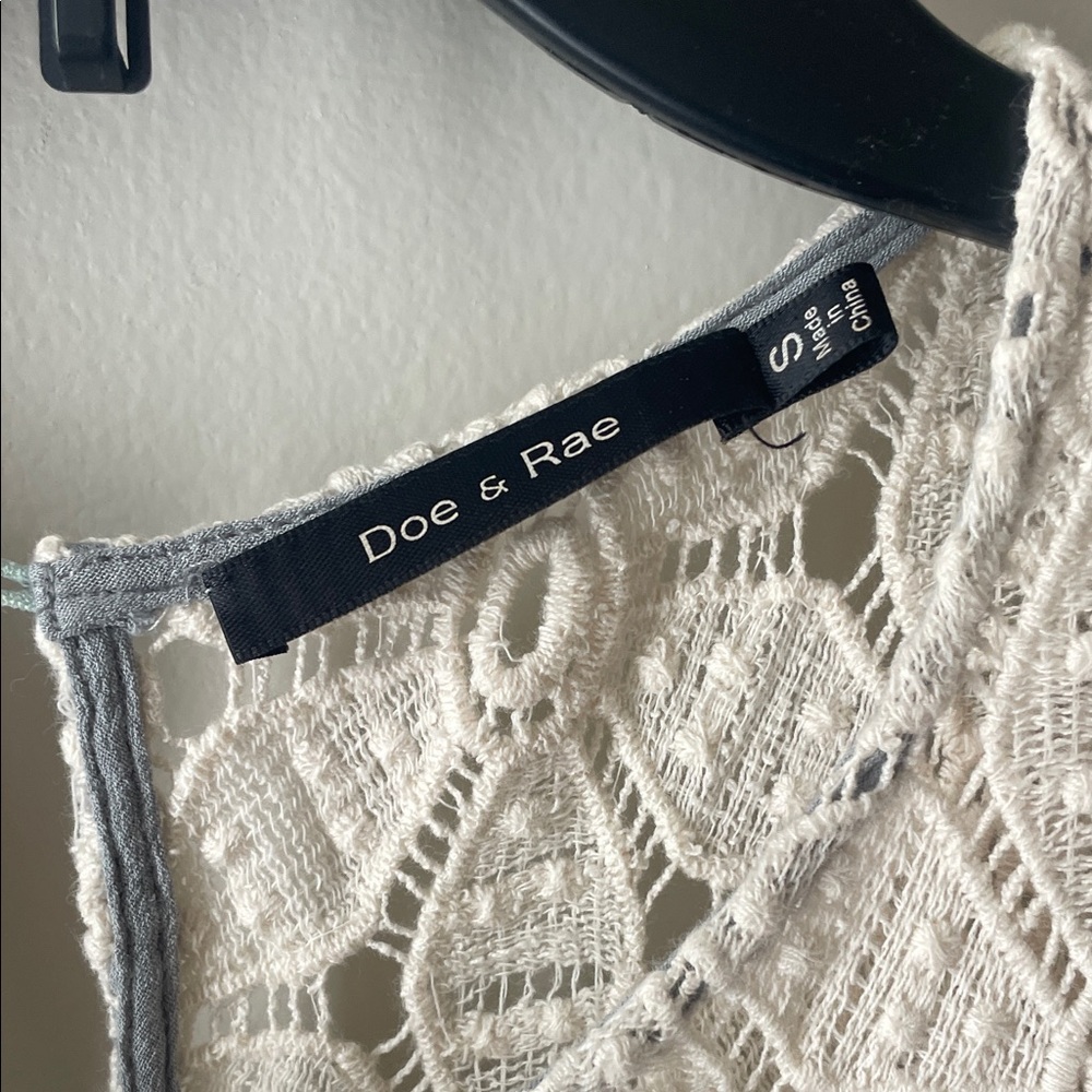 Doe & Rae Sleeveless Blouse with Cream Lace and Gray Body - Picture 2 of 5